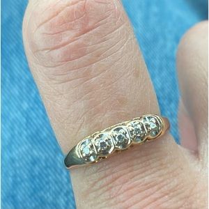 Lovely antique ring 💍 classic 1940’s!